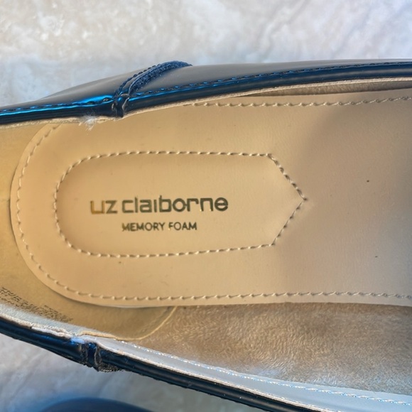 Liz Claiborne Size 9 Black Leather Loafers Classic Flats. Never worn - Picture 4 of 9